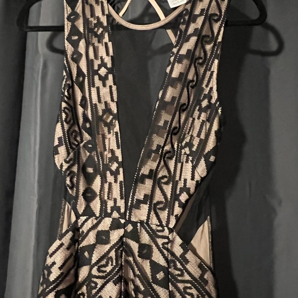 Fashion Nova Black and Cream Geometric Backless Dress - Picture 1 of 4